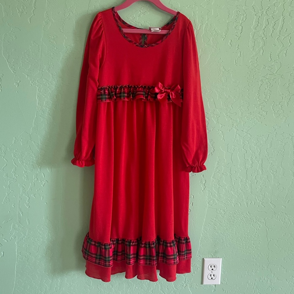 Girls Christmas night gown size 8 girls Laura dare plaid